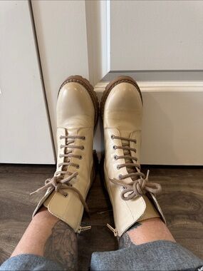 Bertuchi cream color leather chunky combat boots - size 9/40